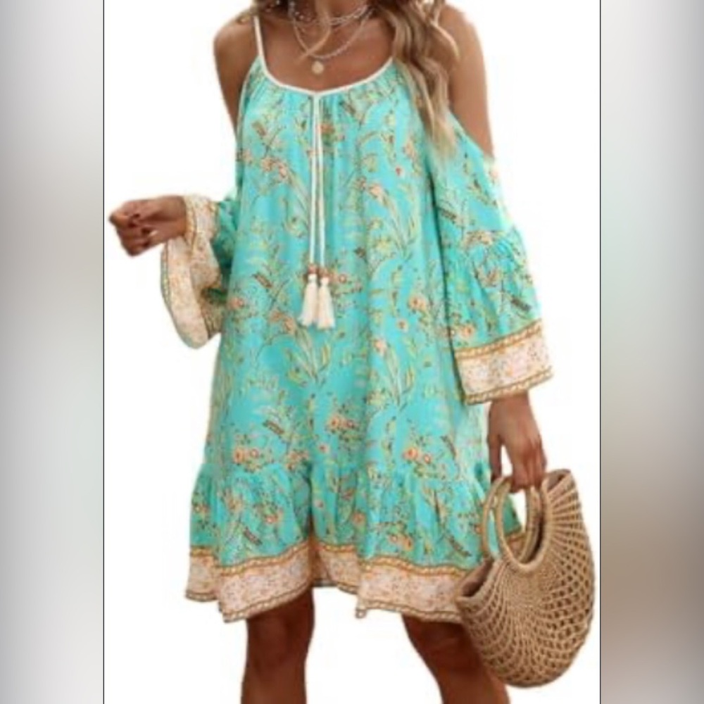 Women’s CLEO Petites Boho Teal Floral Cold-Shoulder Tunic with Cream Accents
EUC